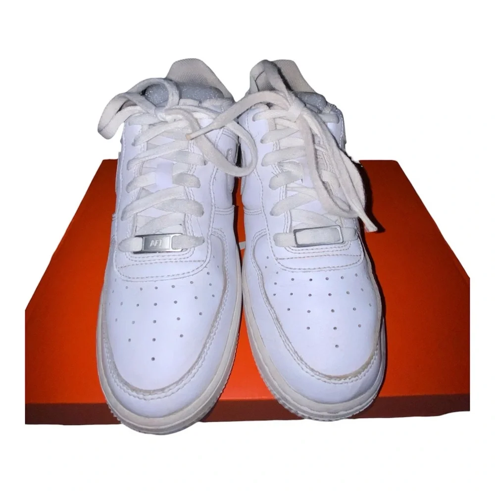 NIKE Air Force 1 Low Triple White Sneakers | great Pre-owned condition - Picture 5 of 5